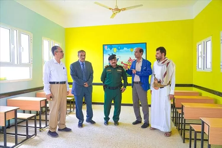 الأمين العام ومدير عام شرطة شبوة يتفقدان مستوى الإنجاز في مشروعي مدرسة الأوائل وروضة الأطفال بمدينة عتق