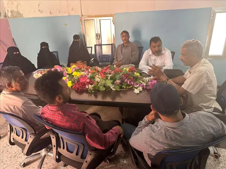 الشعيبي يعقد إجتماع بمجلس كلية الشعيب للعلوم الطبية والتطبيقية