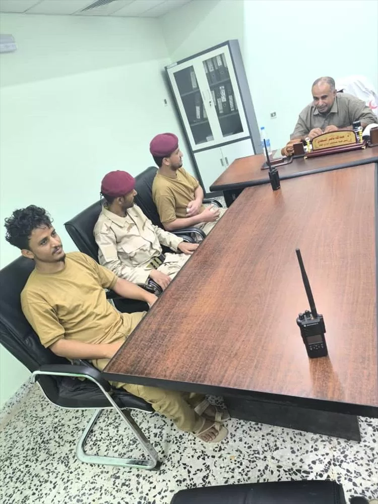 قائد اللواء الرابع دعم وإسناد يزور مستشفى الرازي بجعار ويناقش سبل تعزيز التعاون الطبي لخدمة أفراد اللواء