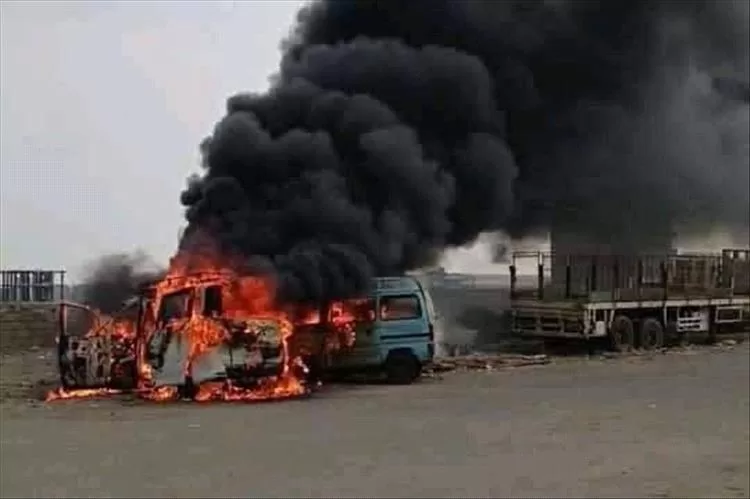 عدن.. احتراق باصين يعملان بالغاز عصر السبت وتصاعد أعمدة الدخان