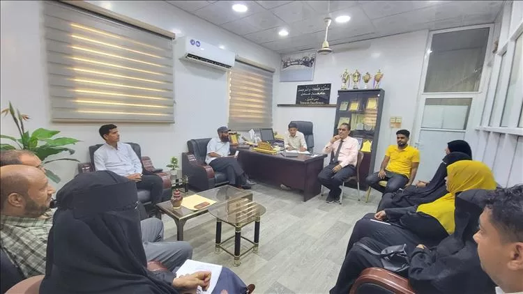 لجنة الاعتماد الاكاديمي في كلية اللغات والترجمة جامعة عدن تعقد اجتماعها الدوري