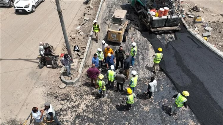 الماس وباهرمز يتفقدان أعمال الإسفلت في مشروع صيانة طريق " الملعب ـ السيلة " في الشيخ عثمان