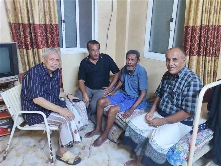 خليفة وشاهر يقومان بزيارة الكابتن علي نشطان