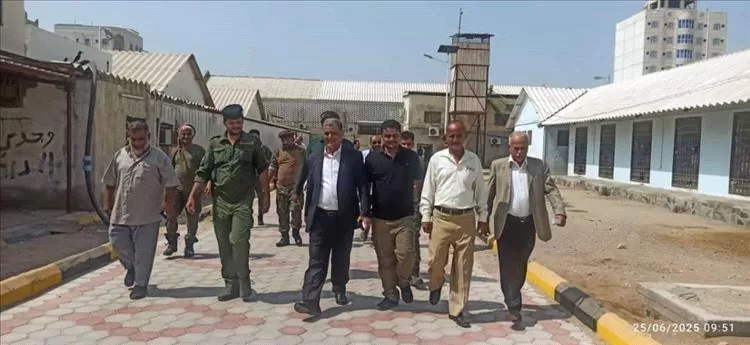 رئيس محكمة استئناف العاصمة عدن يتفقد أوضاع نزلاء إصلاحية المنصورة المركزية