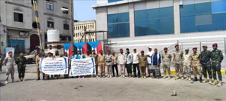 ضباط الدفعة الثانية كلية حربية ينظمون وقفة احتجاجية للمطالبة باعتماد التعزيز المالي للرواتب