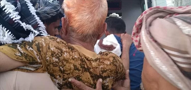 أسرة المناضل مقبل منصر العيسائي تشيد بدور قائد الشرطة العسكرية في إنقاذ والدهم من المرض