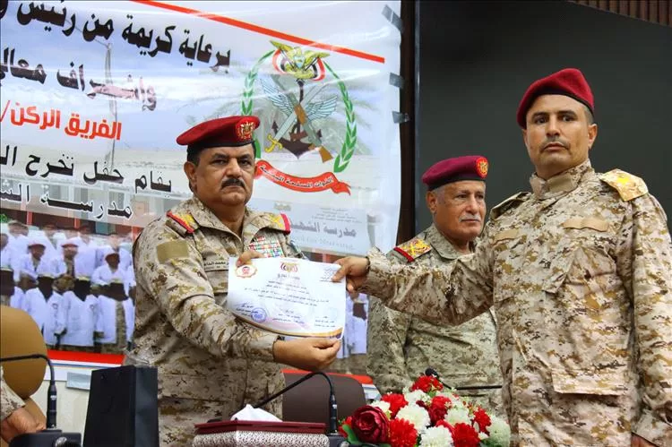 وزير الدفاع يشهد حفل تخرج الدفعة الأولى أطباء جامعيين من مدرسة جندوح