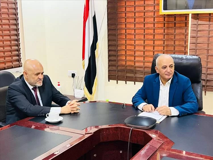 وزير المياه والبيئة يناقش مع محافظ تعز أوضاع قطاع المياه وآليات استئناف ضخ المياه من الحقول الحيوية بالمحافظة