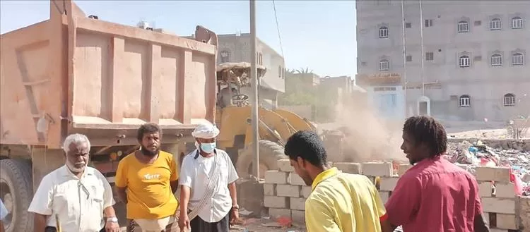 السلطة المحلية بميفعة تدشّن حملة إزالة المخلفات بمدينة عزان لتعزيز النظافة والبيئة