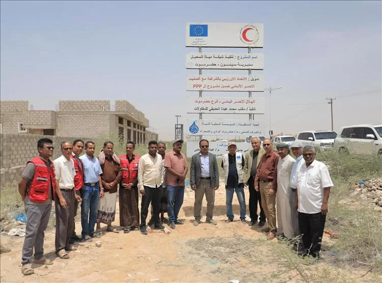 الوكيل العامري يشهد الاستلام الابتدائي لمشروع تنفيذ تمديد شبكة المياه الرئيسية لمنطقة السحيل الغربي بسيئون