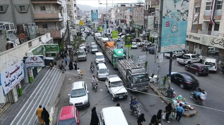 وكلاء الغاز في تعز يواصلون اعتصامهم المفتوح للمطالبة بوقف احتجاز المقطورات