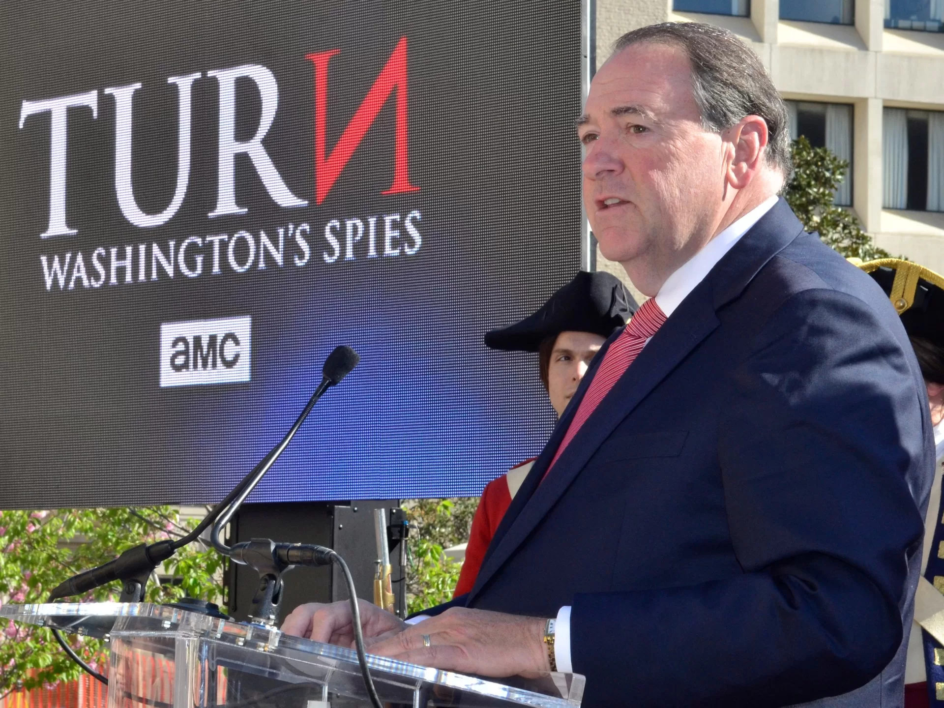 السفير الأمريكي في إسرائيل: قضينا ليلة كاملة في النوم بعد أسابيع من الهروب إلى الملاجئ.