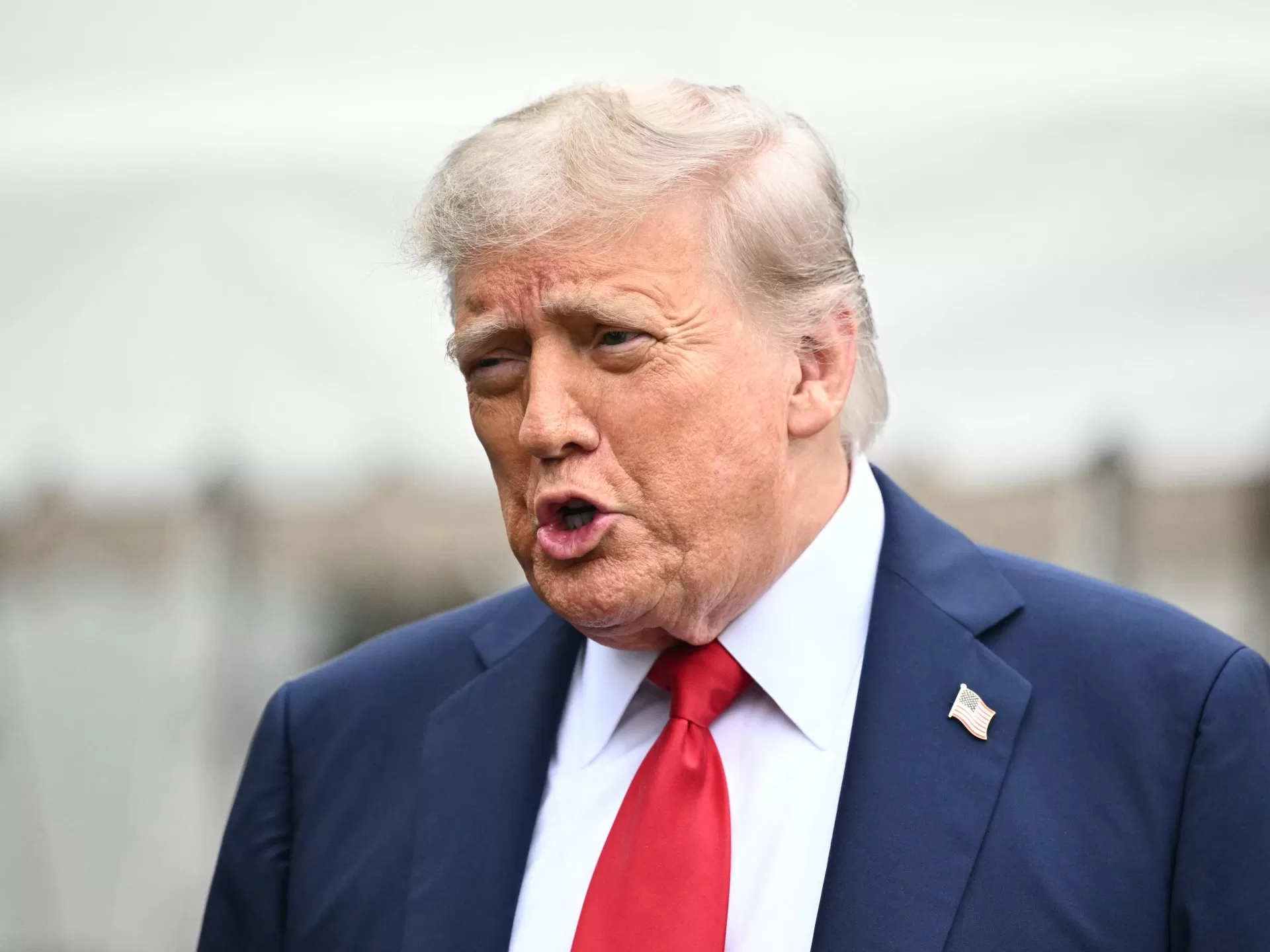 بلومبيرغ تحذر من دوامة مالية قد تعصف بالاقتصاد الأميركي بسبب ترامب