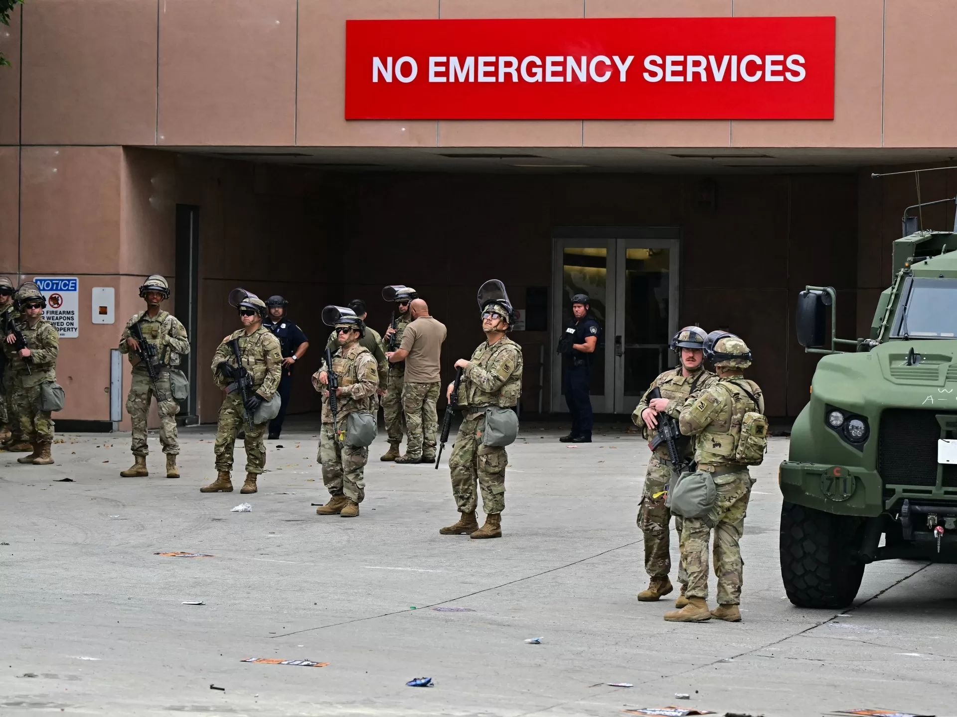 ترامب يرسل الحرس الوطني إلى لوس أنجلوس ووزير الدفاع يشير إلى إمكانية نشر قوات المارينز