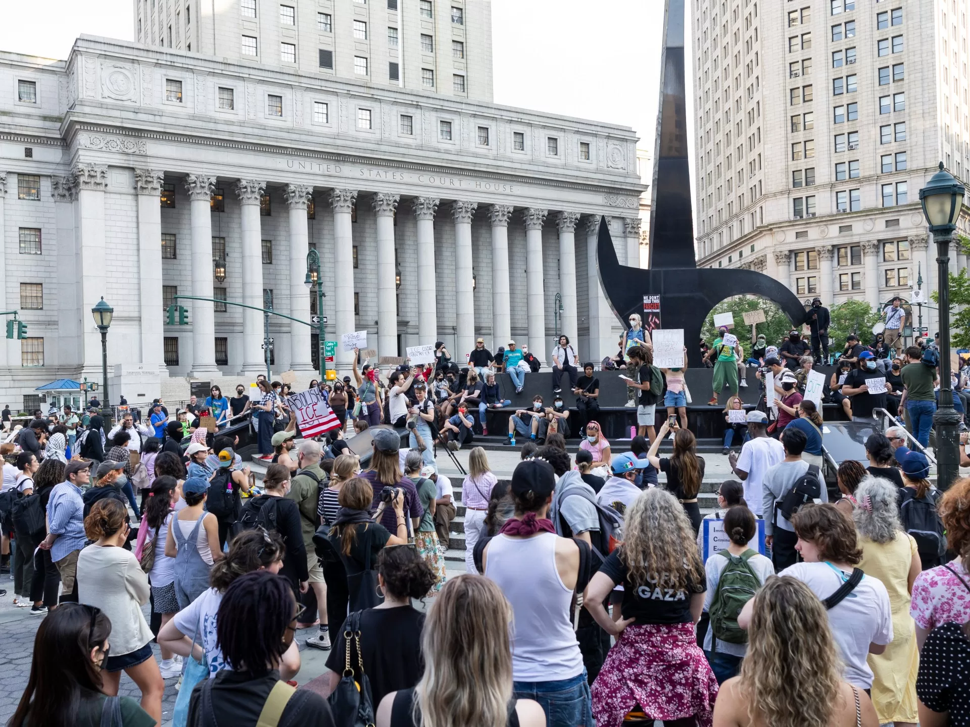 احتجاجات واسعة بأميركا ضد سياسات الهجرة وسط تصعيد رئاسي