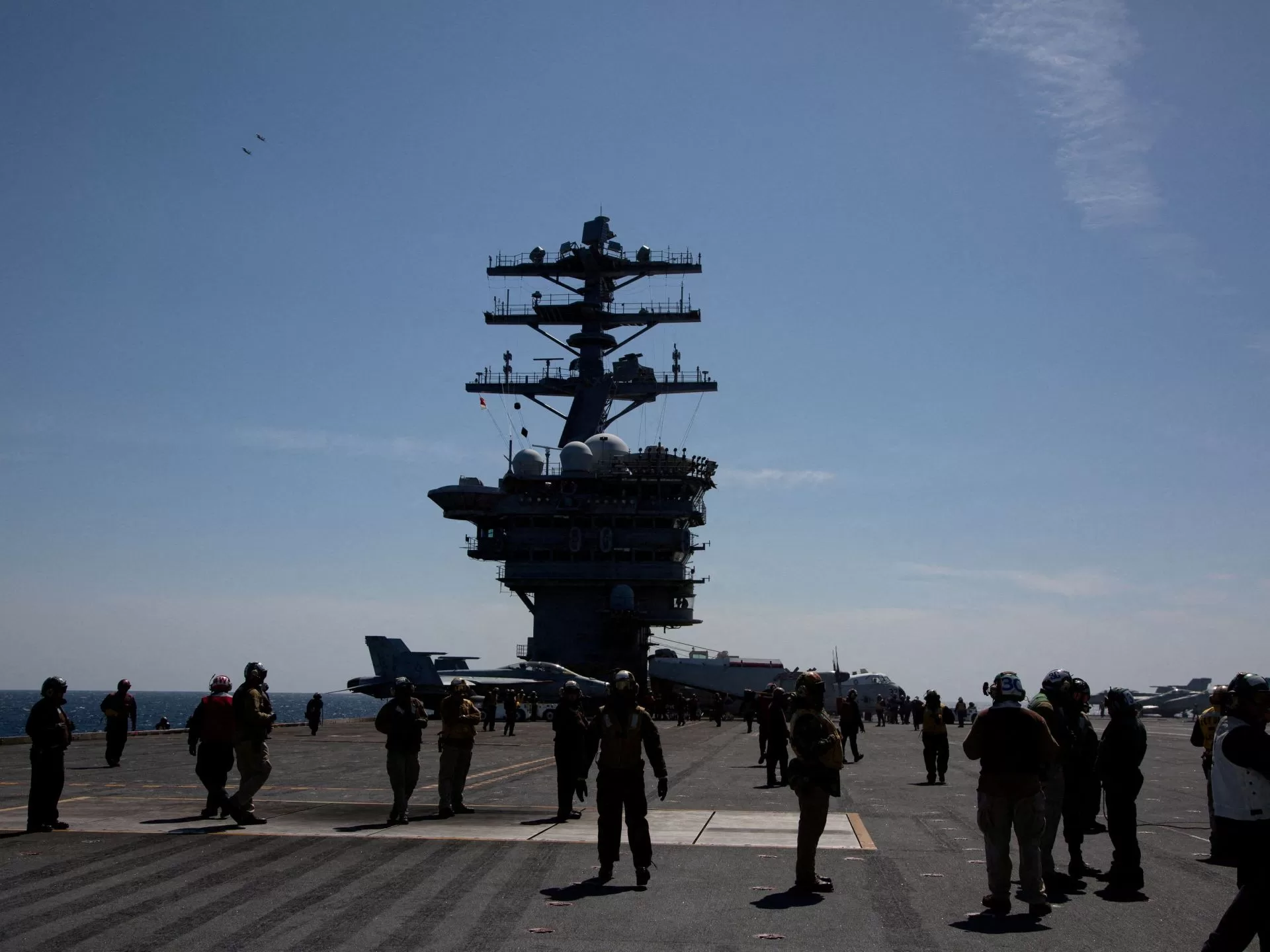 طائرة حربية أمريكية ثالثة تصل المنطقة وإجلاء المواطنين من إيران وإسرائيل