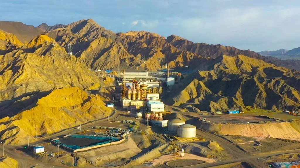 عمال مناجم الذهب شانجين يختارون البنوك لإدراج هونغ كونغ