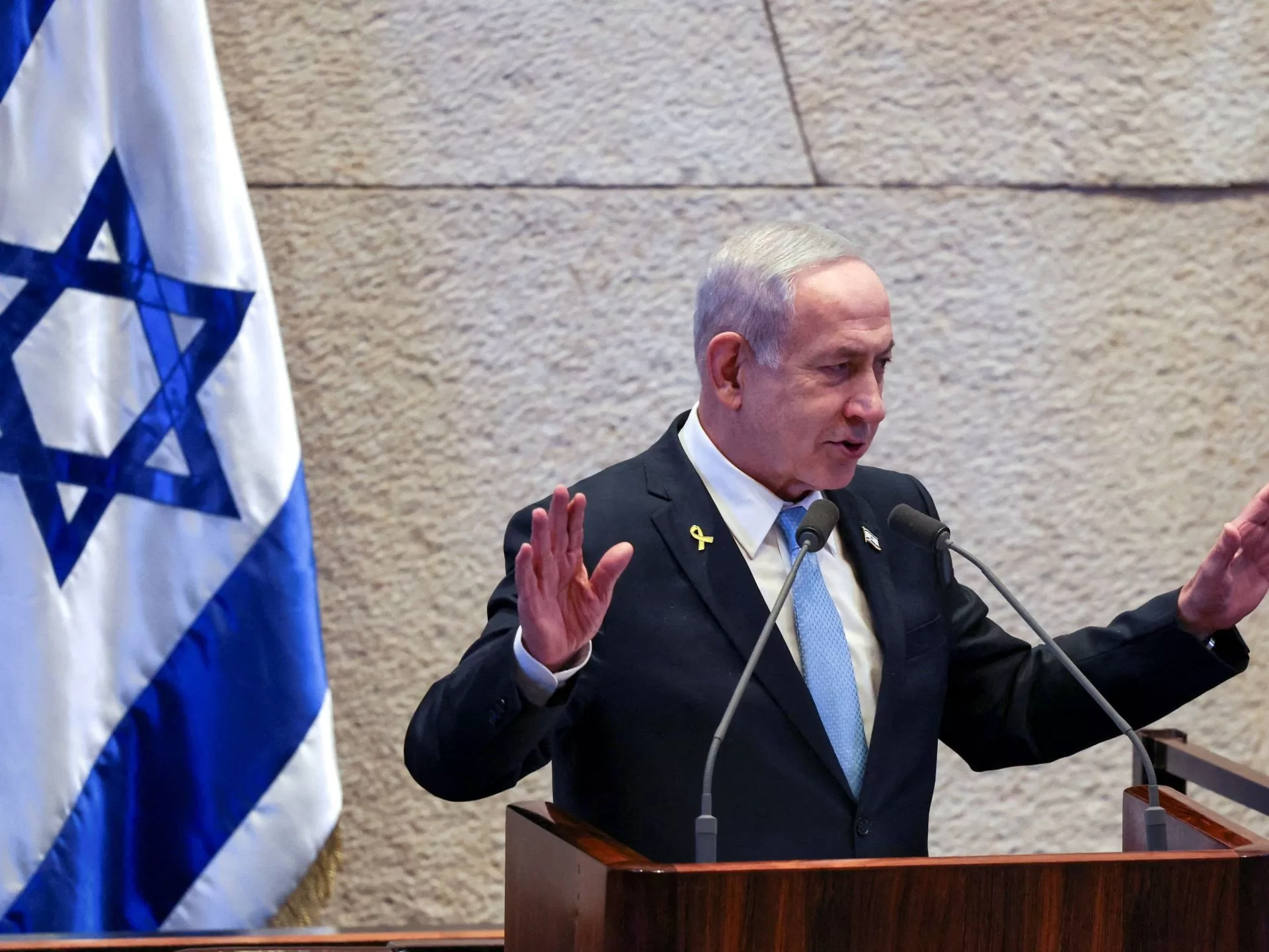 عنوان عبري: تحالف نتنياهو مع الحاخامات يعوق جهود القوات المسلحة في تجنيد الحريديم