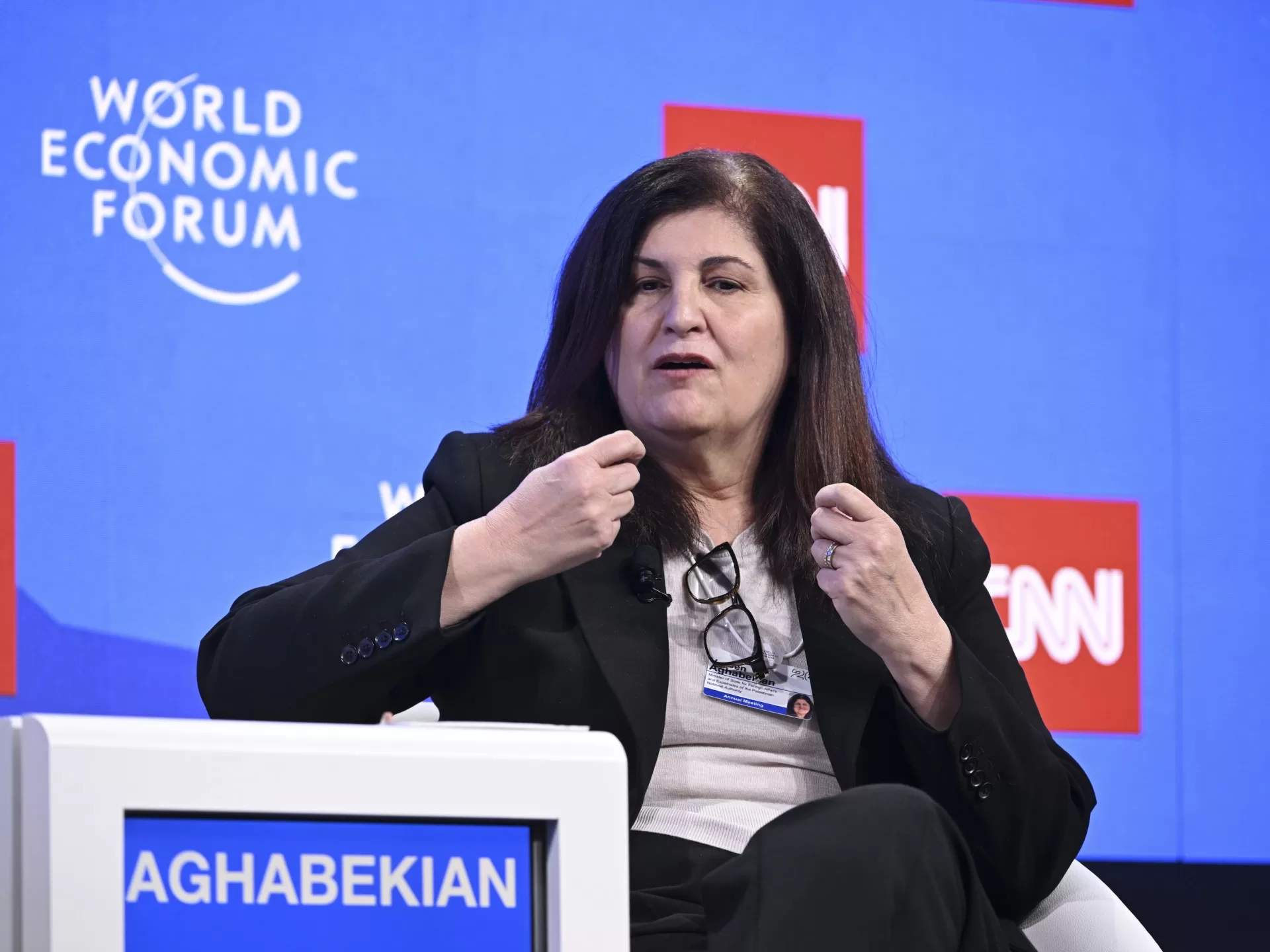 فارسين أغابكيان.. أول سيدة تتولى قيادة الدبلوماسية الفلسطينية