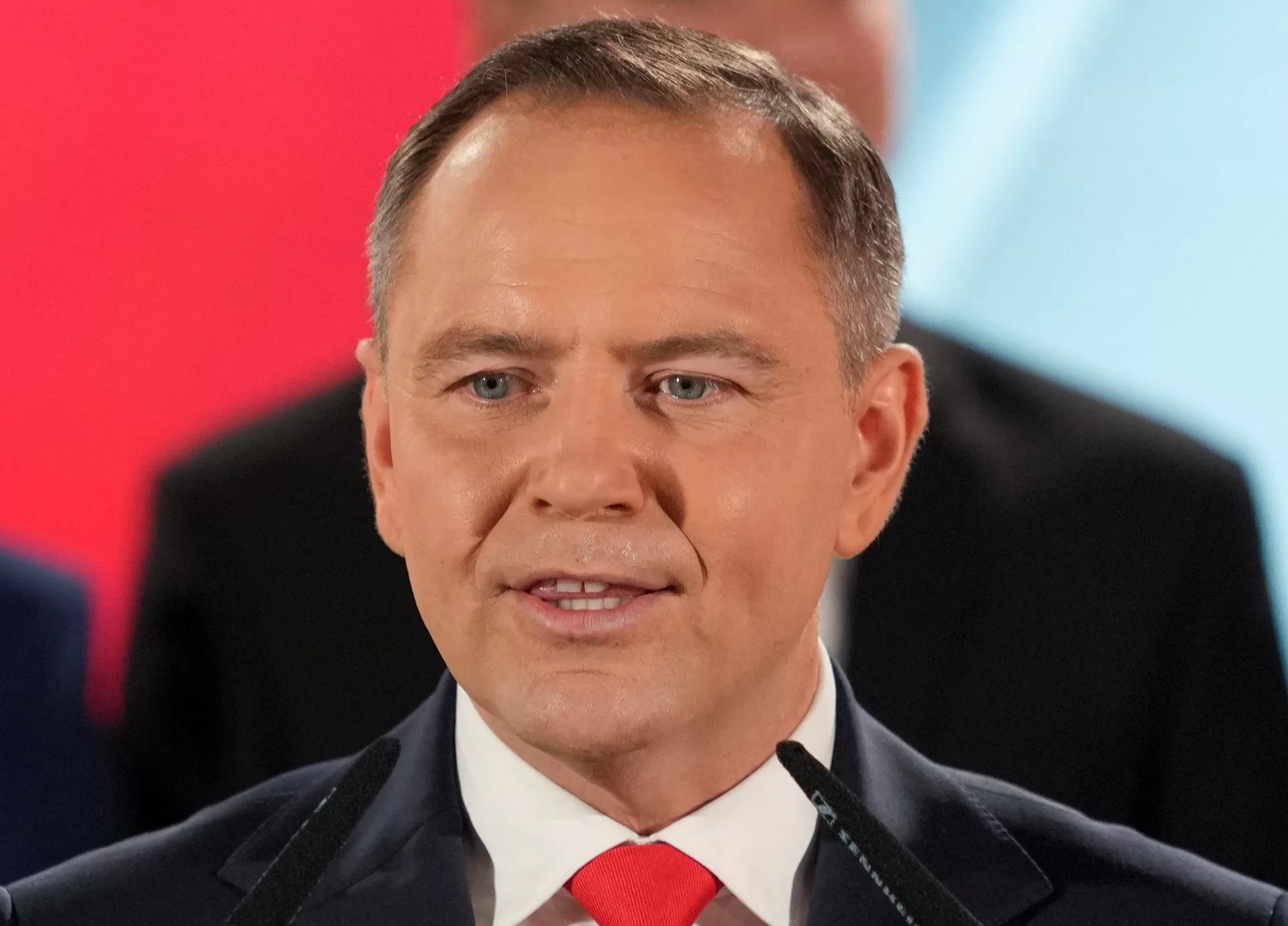 فوز مرشح التيار المحافظ ناوروتسكي في انتخابات الرئاسة البولندية