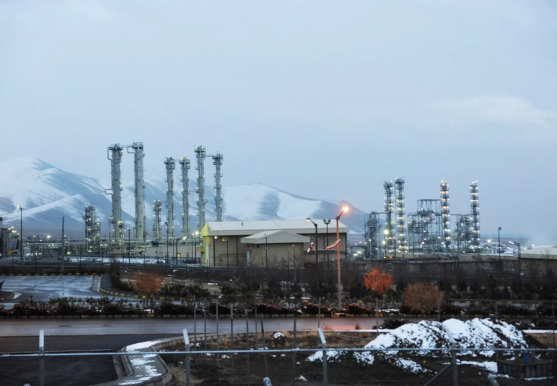 مفاعل آراك النووي منشأة إيرانية لإنتاج الماء الثقيل