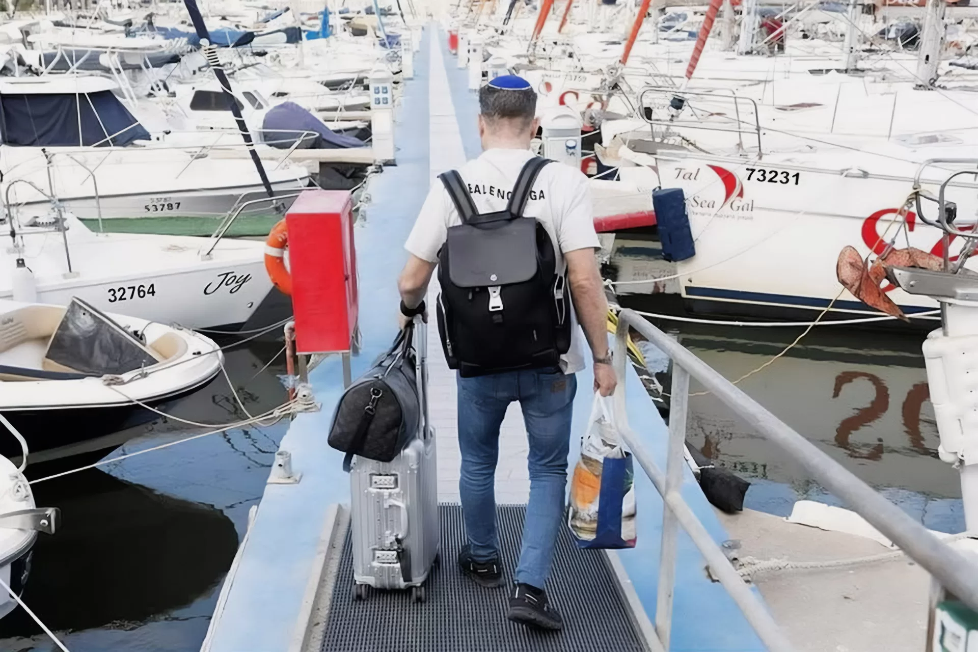 “وصلتم من البحر وستغادرون منه”.. ردود فعل كبيرة على فرار الإسرائيليين بحراً إلى قبرص