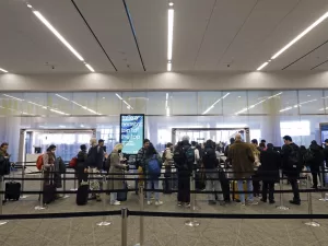 5 أسئلة توضح أسباب منع دخول مواطني 12 دولة إلى الولايات المتحدة