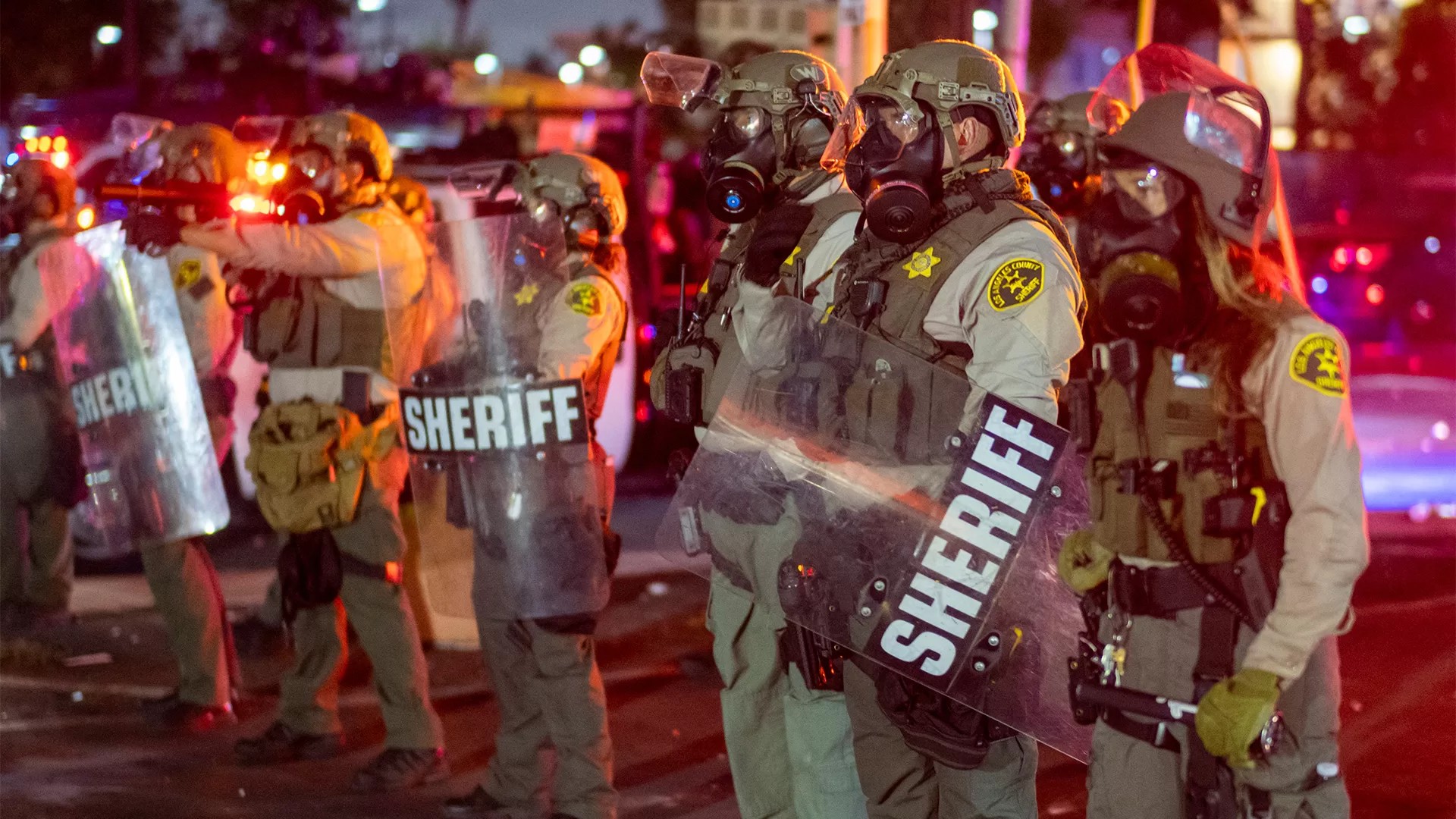 6 استفسارات تفسّر الأحداث الجارية في ولاية كاليفورنيا الأميركية