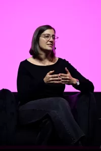 CMO هنج جاكي جانتوس تأمل في مساعدة أفراد الجيل Z على التغلب على شعور الوحدة