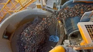 أوي توغوي يغير خطة تطوير المناجم