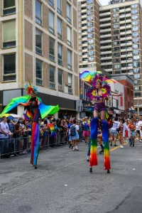 أين تقيم خلال شهر الفخر في الولايات المتحدة وكندا؟