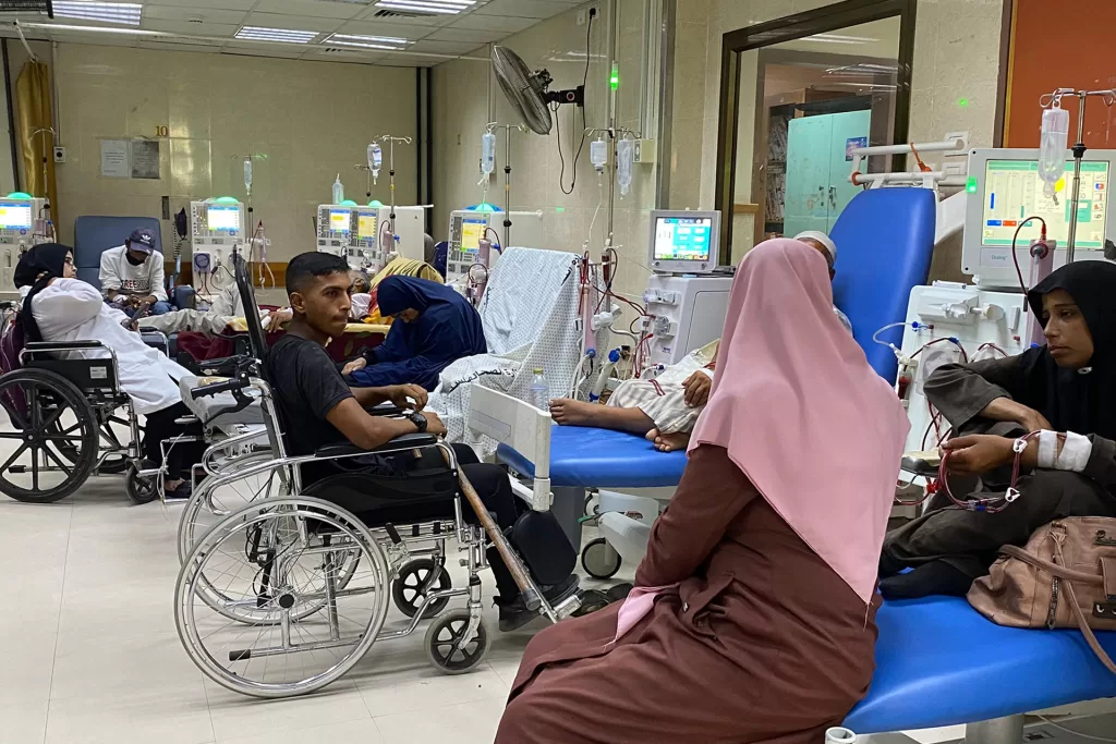 إسرائيل تقتل مرضى وجرحى غزة بمنع سفرهم للعلاج