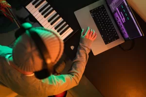 إطلاق “Songscription” أداة مدعومة بالذكاء الاصطناعي تُعرف بـ “شازام للموسيقى المكتوبة”