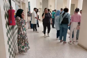 احتجاج الأطباء الفئة الناشئة في تونس: تحذير جديد للمستشفيات الحكومية