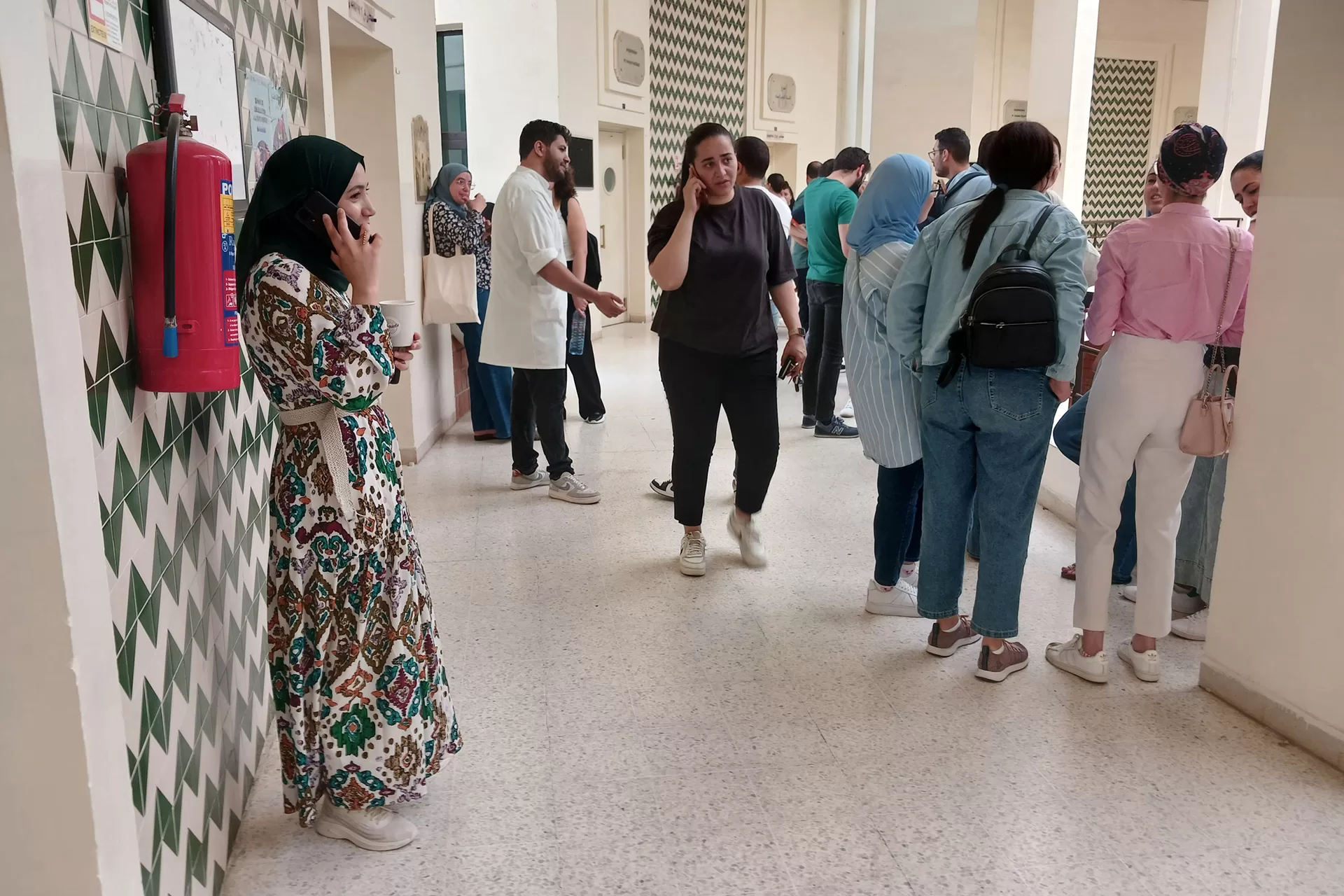 احتجاج الأطباء الفئة الناشئة في تونس: تحذير جديد للمستشفيات الحكومية