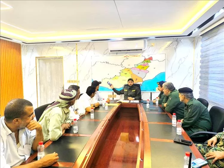 تجاوبًا مع مساعي شركة النفط بعدن.. مدير أمن لحج يعقد اجتماعًا مع لجنة مكافحة تهريب المشتقات ويقر خطوات حازمة ضد المحطات المخالفة