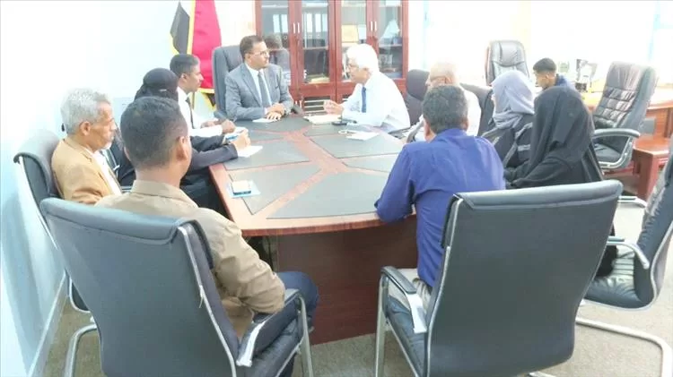العمقي يبحث مع وفد صندوق تنمية المهارات سبل تعزيز برامج التدريب المهني في حضرموت