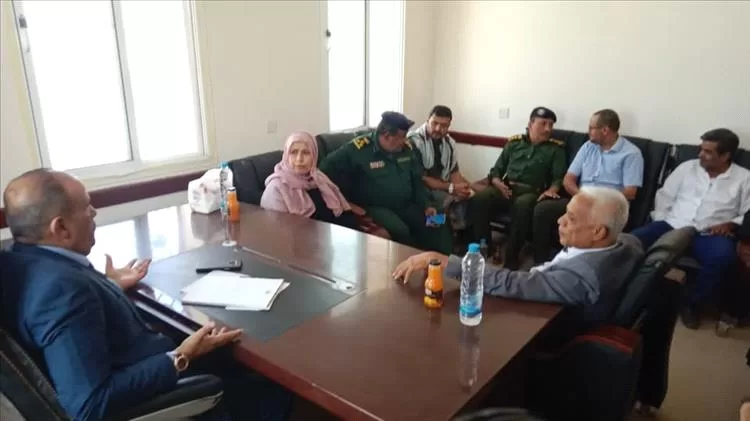 اللجنة الوطنية للتحقيق تواصل زيارتها بشبوة وتلتقي السلطة القضائية وتتفقد السجن المركزي