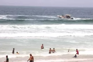 اخبار المناطق: تم إنقاذ ثلاثة شباب من الغرق على سواحل حضرموت