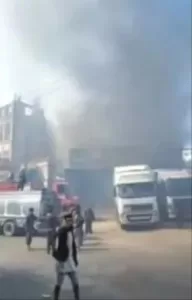 اخبار المناطق – حريق ضخم ي devastation أجزاء من مصنع الإسفنج في صنعاء