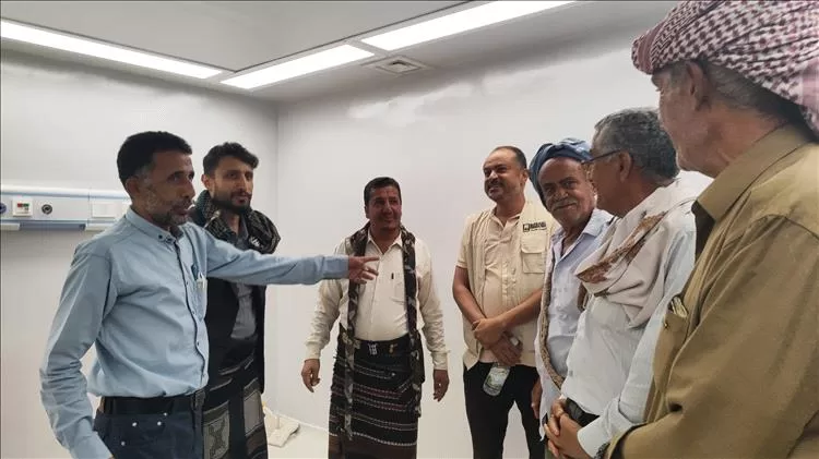 رئيس جمعية يافع الأمريكية يتفقد مشروع إعادة تأهيل مستشفى رصد بأبين