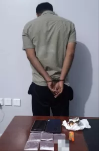 اخبار المناطق – في إطار الإنجازات الاستقرارية المتتالية.. شرطة شبوة تلقي القبض على شخصين من مروجي المخدرات.