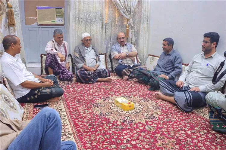 مدير تربية محافظة حضرموت (الساحل) يزور عدداً من رواد التعليم بمديرية غيل باوزير