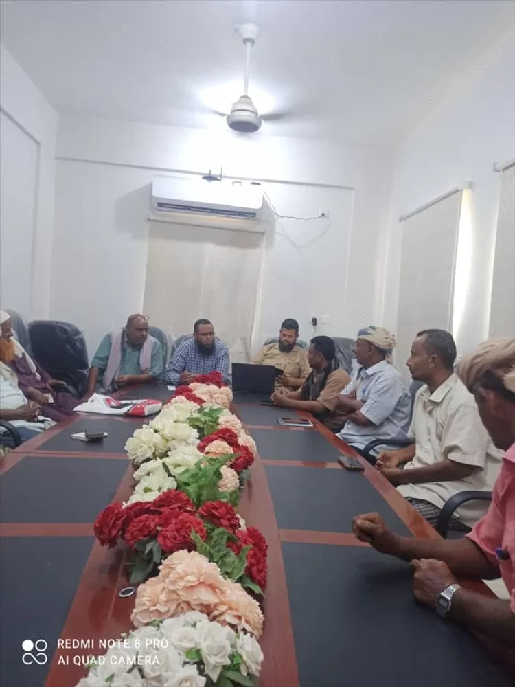 مدير عام المضاربة والعارة يناقش قضايا أمنية وخدمية مع قيادات محلية