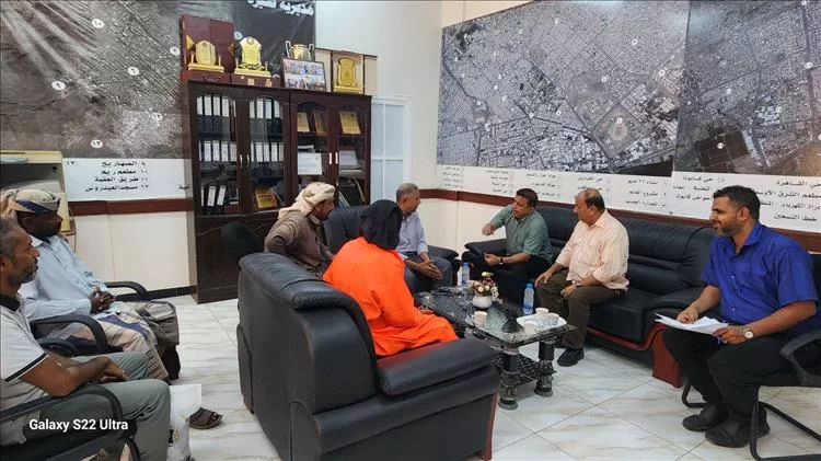 تجاوب سريع من إدارة صندوق النظافة بعدن مع قضية العاملة فاطمة الهليبي وتوجيه بصرف مستحقاتها