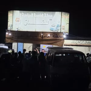 اخبار عدن – استمرار صعوبات المواطنين في تأمين الغاز المنزلي وسط زحام مستمر