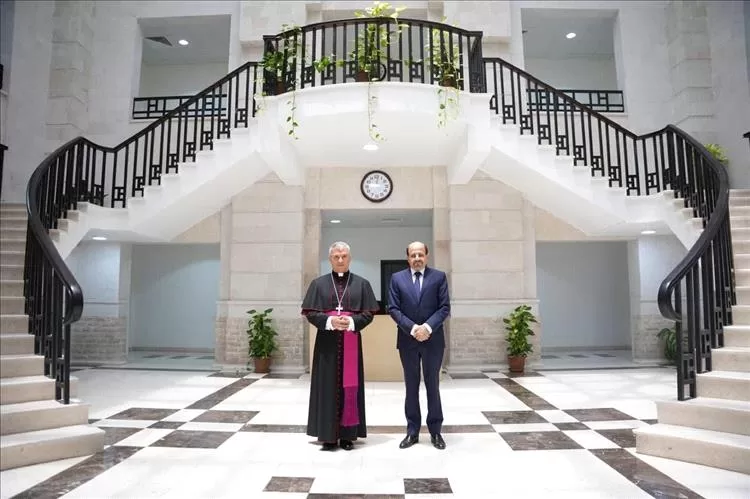 سفير الفاتيكان غير المقيم لدى اليمن يزور عدن ويلتقي وزير الخارجية