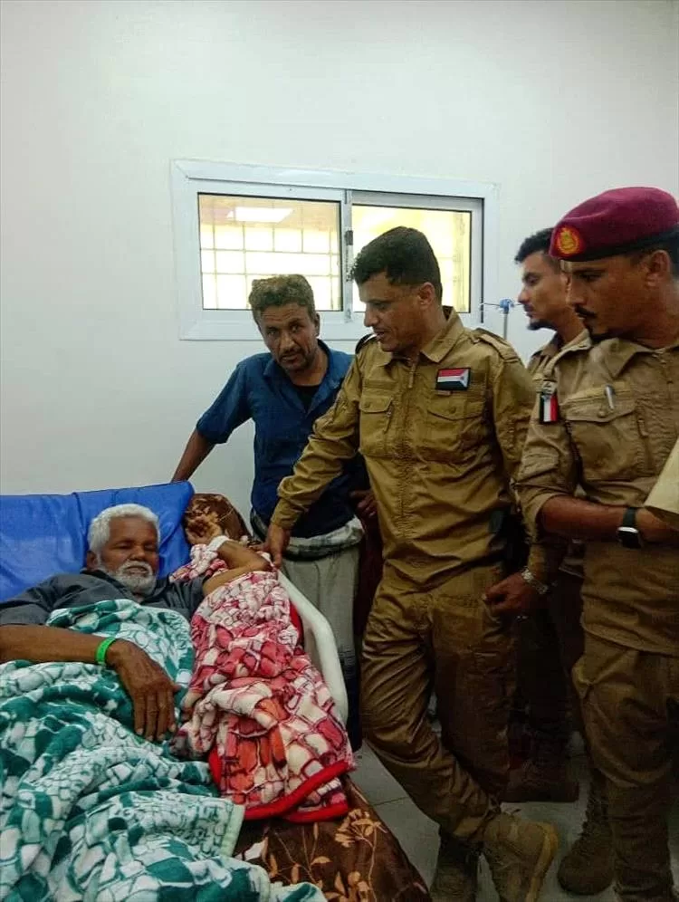 العميد البكري يطمئن على صحة العميد مبارك الهندي بمستشفى عبود العسكري بالعاصمة عدن