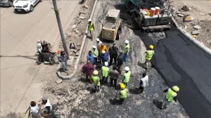 اخبار عدن – الماس وباهرمز يطلعون على تقدم أعمال رصف مشروع صيانة طريق الملعب – السيلة في ا