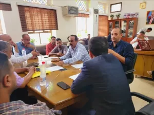 اخبار عدن – المدير السنة لخور مكسر يعقد اجتماعًا شاملًا لبحث مشكلات الصرف الصحي في المديرية